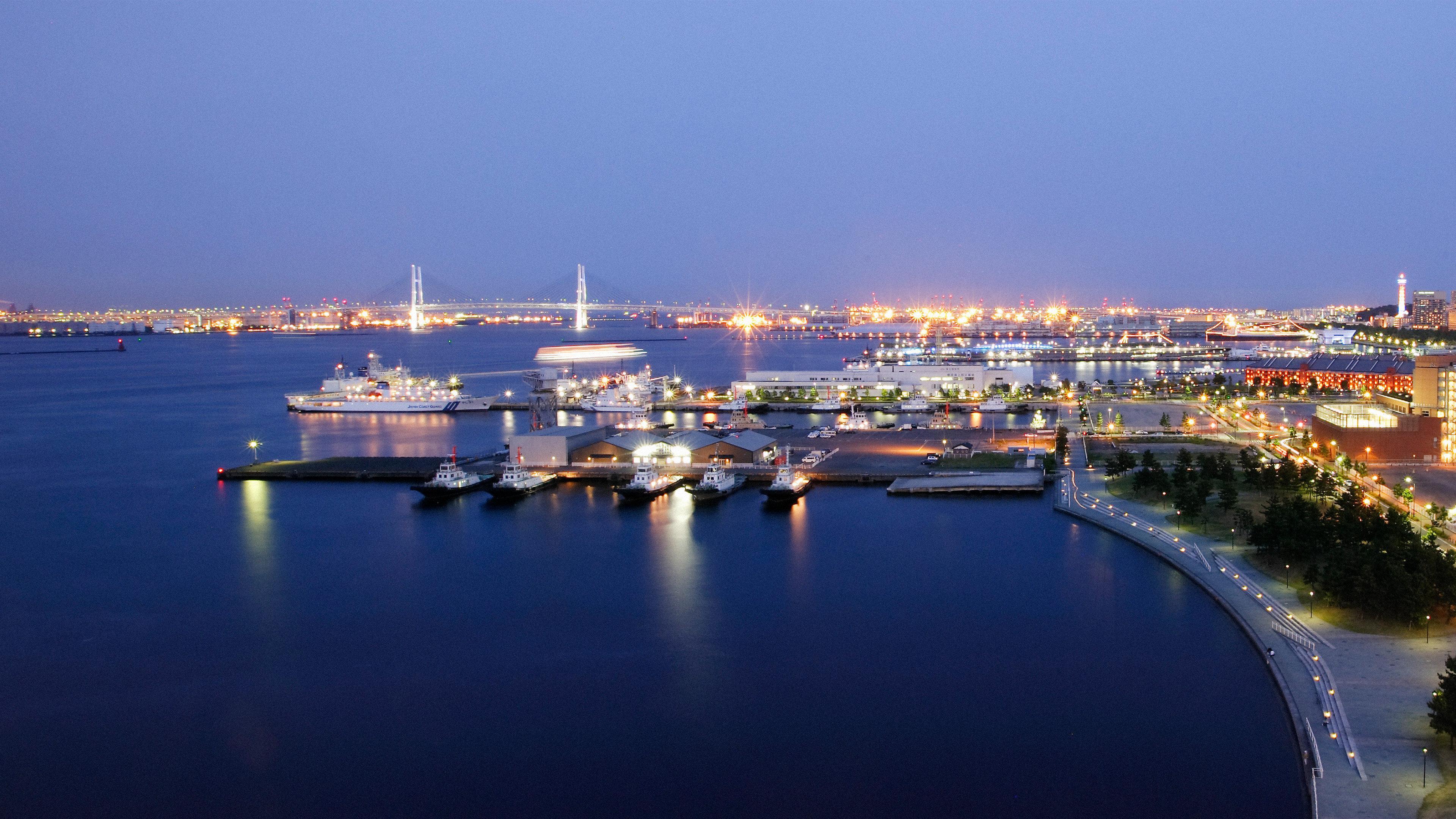 Intercontinental Yokohama Grand By Ihg Hotel Exterior photo The Port of Long Beach at night