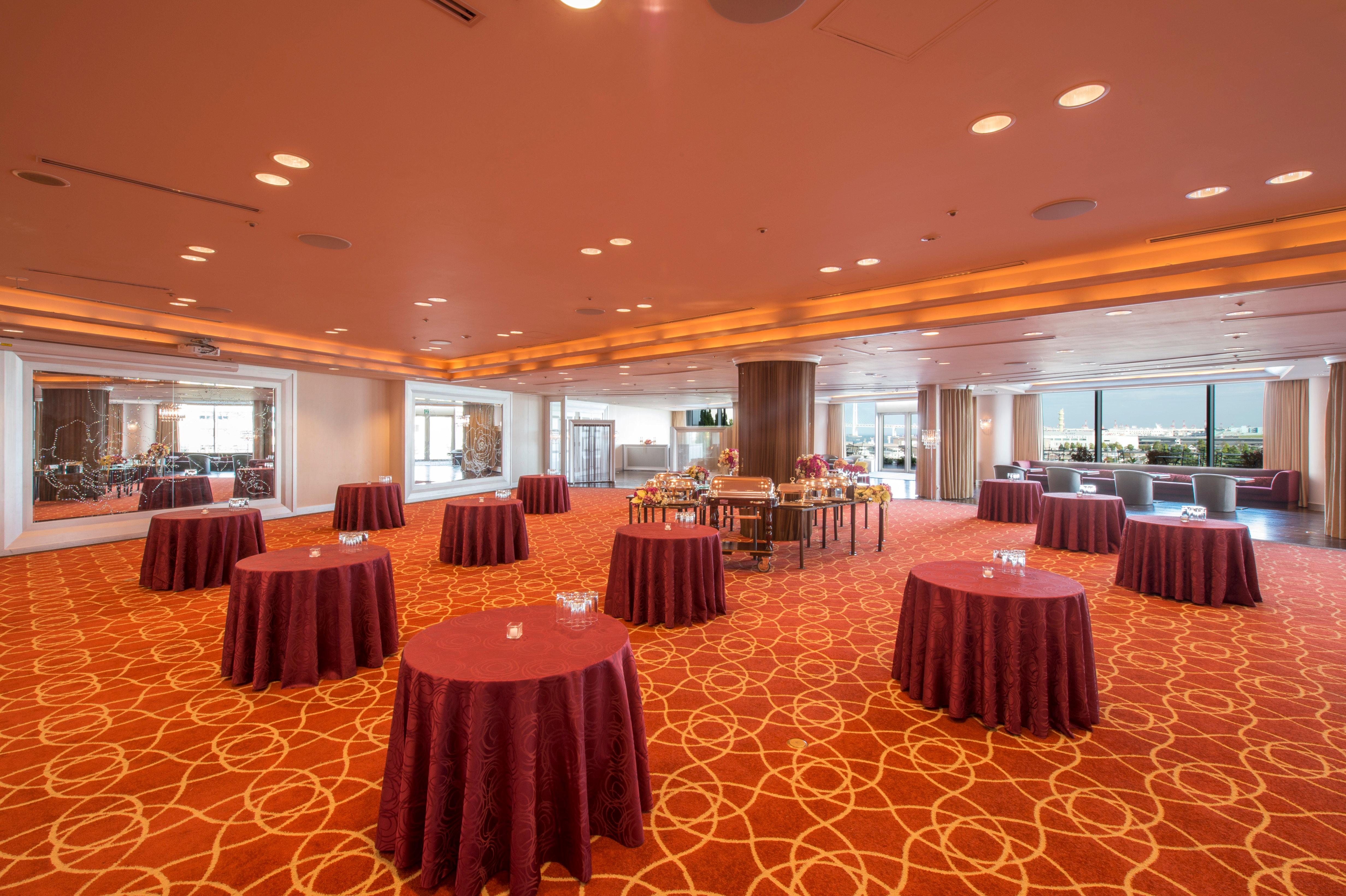 Intercontinental Yokohama Grand By Ihg Hotel Exterior photo The Club Lounge at the 36th floor
