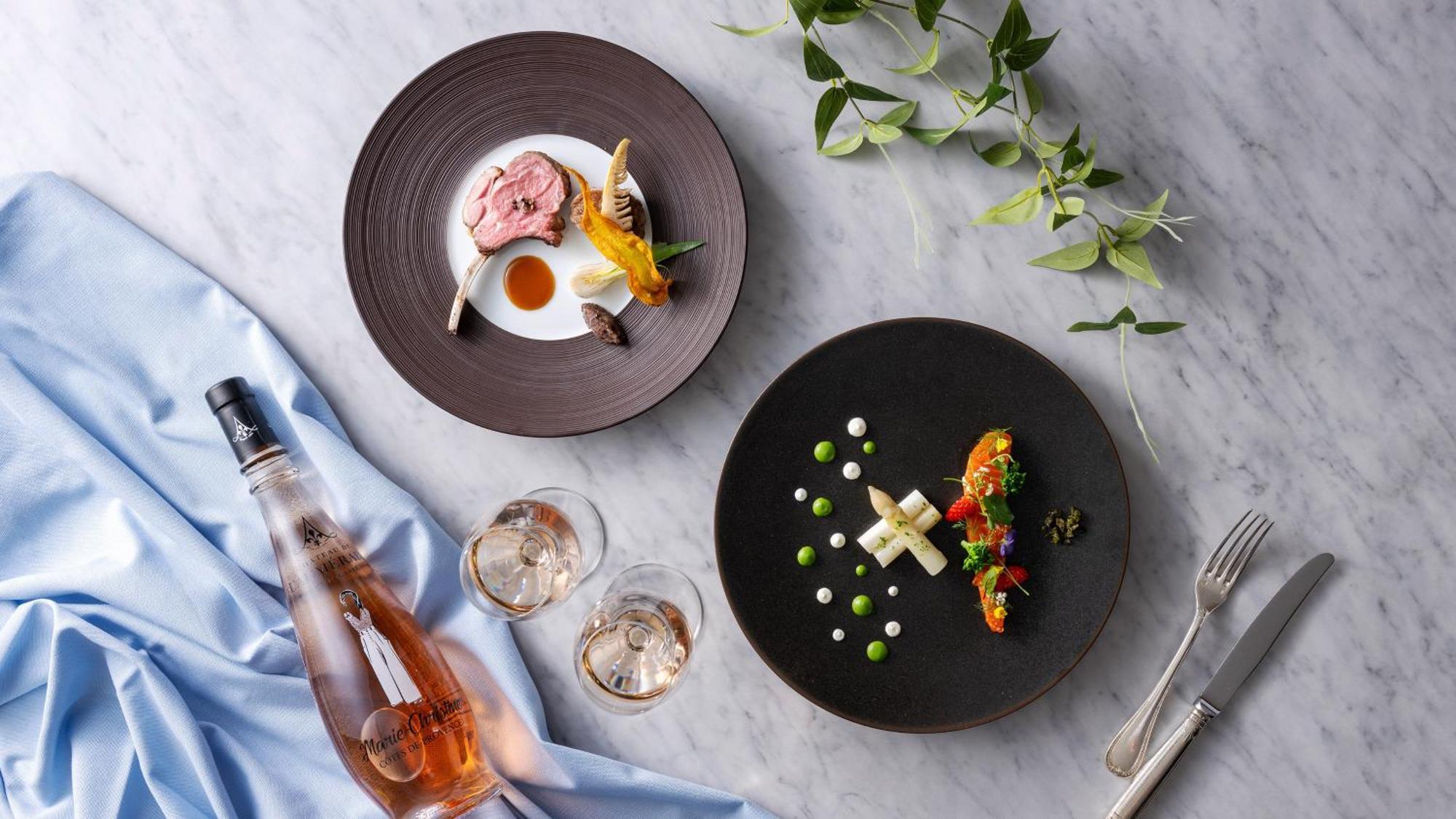 Intercontinental Yokohama Grand By Ihg Hotel Exterior photo Dishes at the restaurant